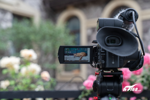 索尼AX700摄像机 让纪录片拍摄更简单